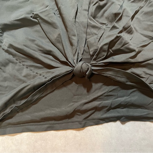 ATHLETA Sleeveless Tank Top. See pics for measurements. Knot DETAIL on back - Picture 5 of 8